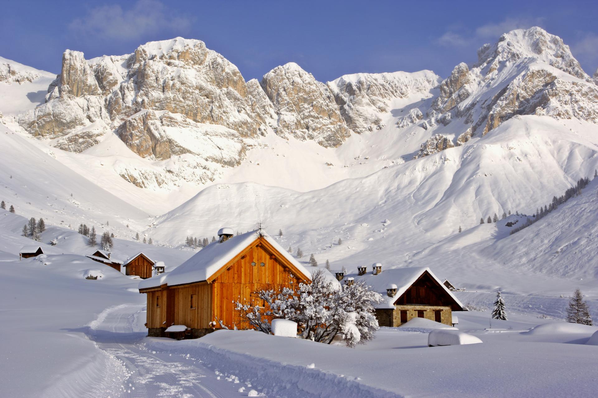 Winter walking to Fuciade, Val di Fassa