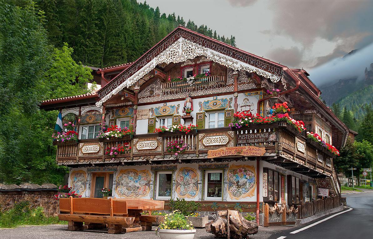 La Floriana - Casa colorata a Canazei, Val di Fassa